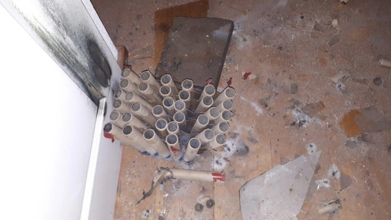 Twee mannen aangehouden voor aanslag met vuurwerkbom