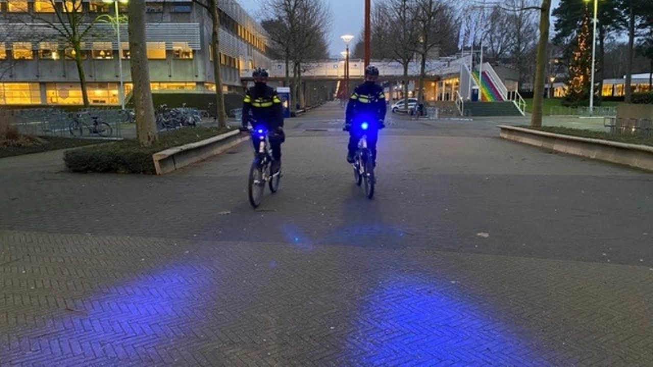 Blauwe verlichting voor politiebikers