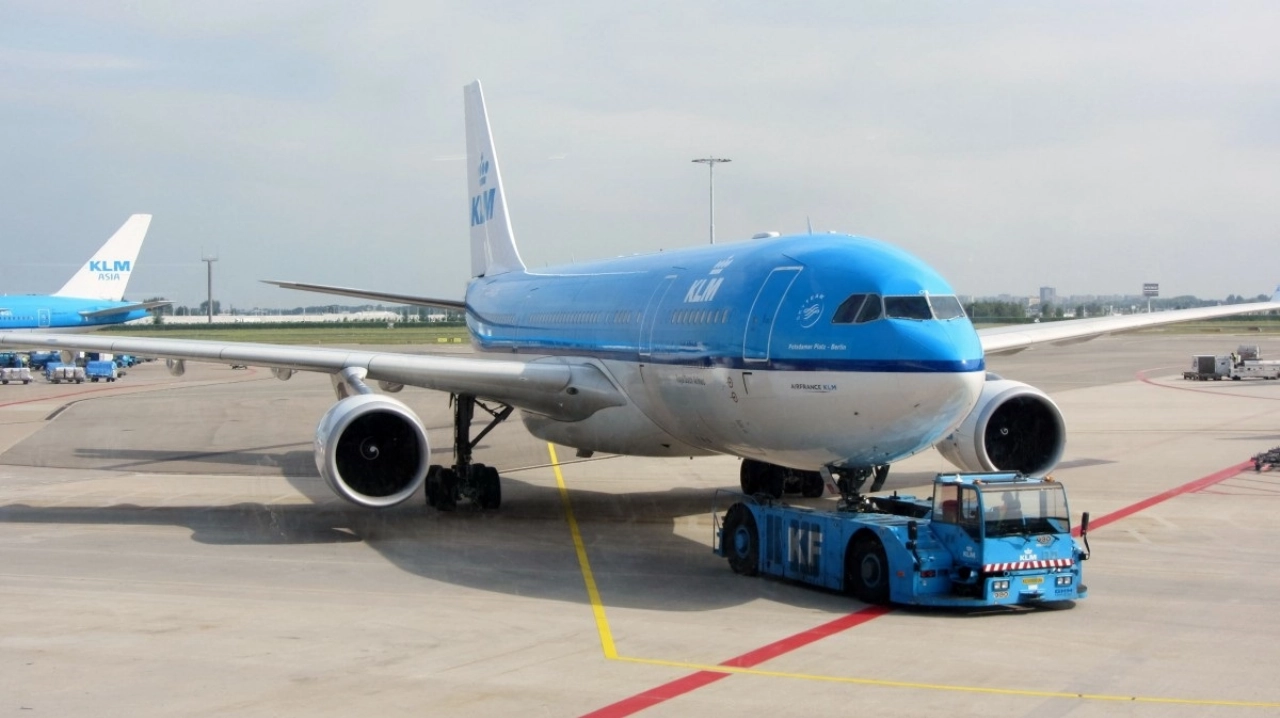KLM parkeert overbodige vliegtuigen op Groningen Airport Eelde