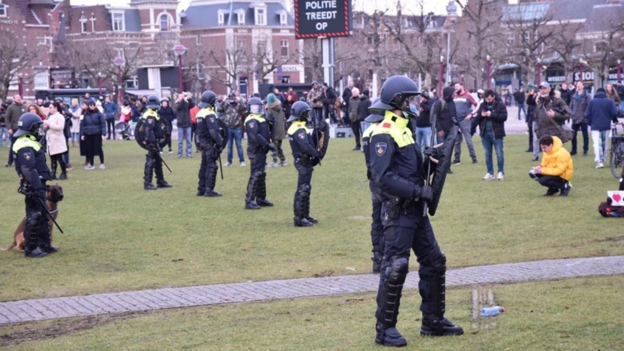 Ruim 100 aanhoudingen na demonstratie Museumplein