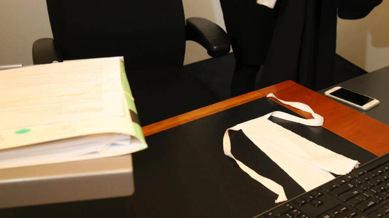 Man bijna doodgestoken met groot slagersmes om nieuwe relatie