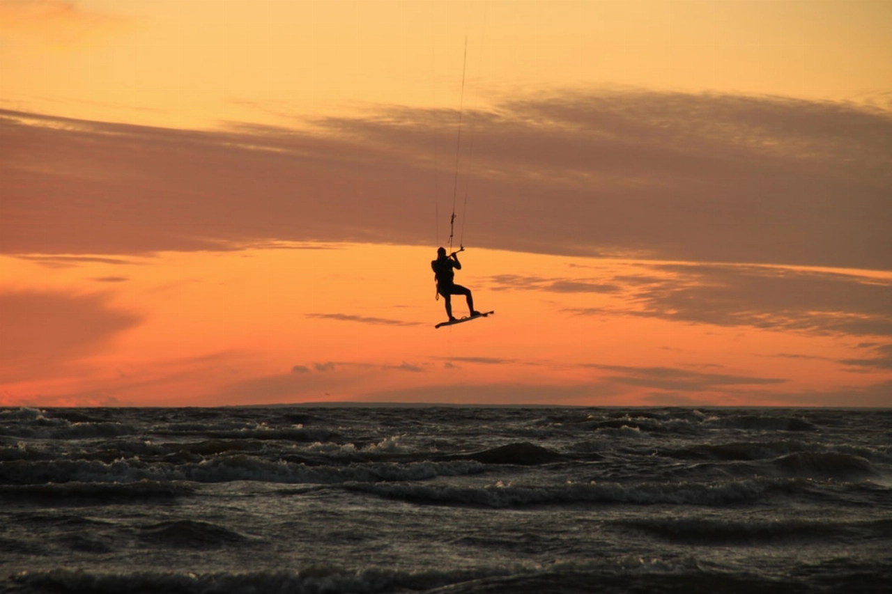 Reddingsbrigade redt 31 kitesurfers in &eacute;&eacute;n dag