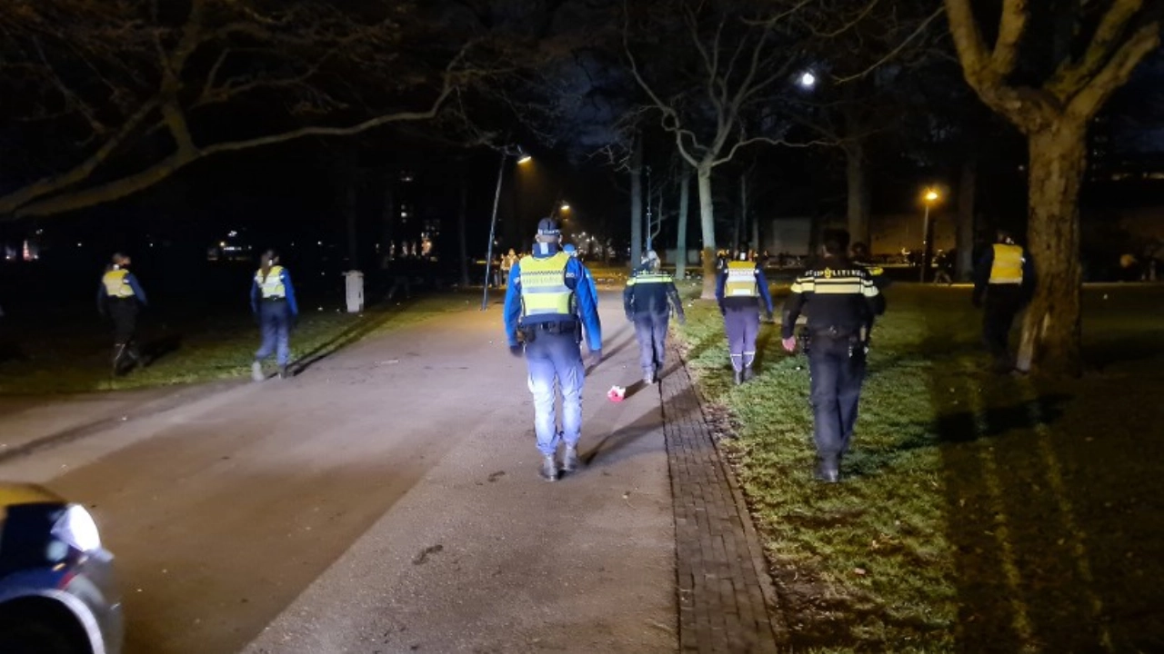 Politie houdt vier mensen aan na drukte in park Breda