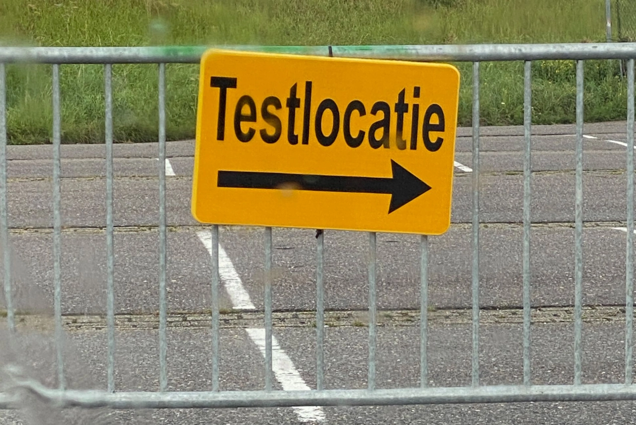 Explosie bij GGD-teststraat Bovenkarspel, politie gaat uit van gerichte actie