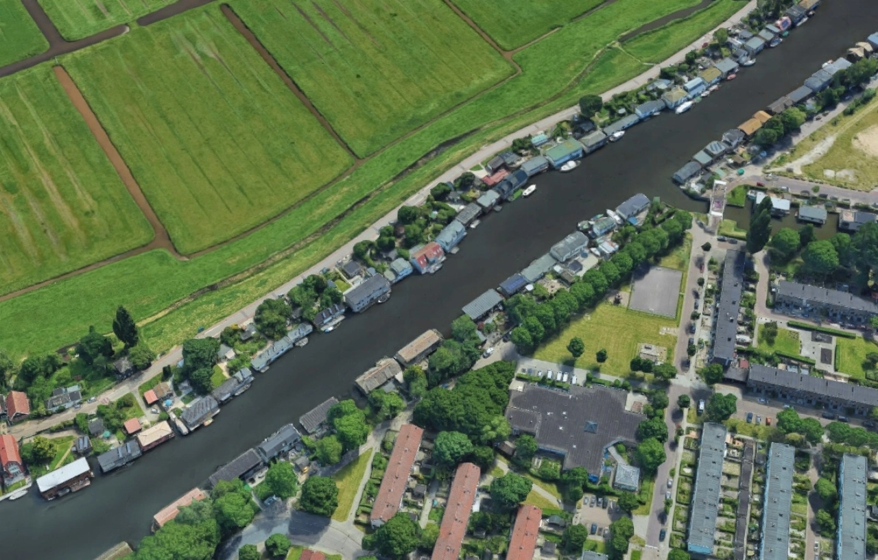 Woonboot onder vuur genomen