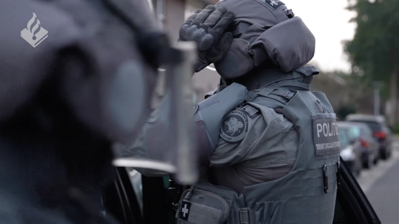 Politie vindt wapenarsenaal in woning Kaatsheuvel