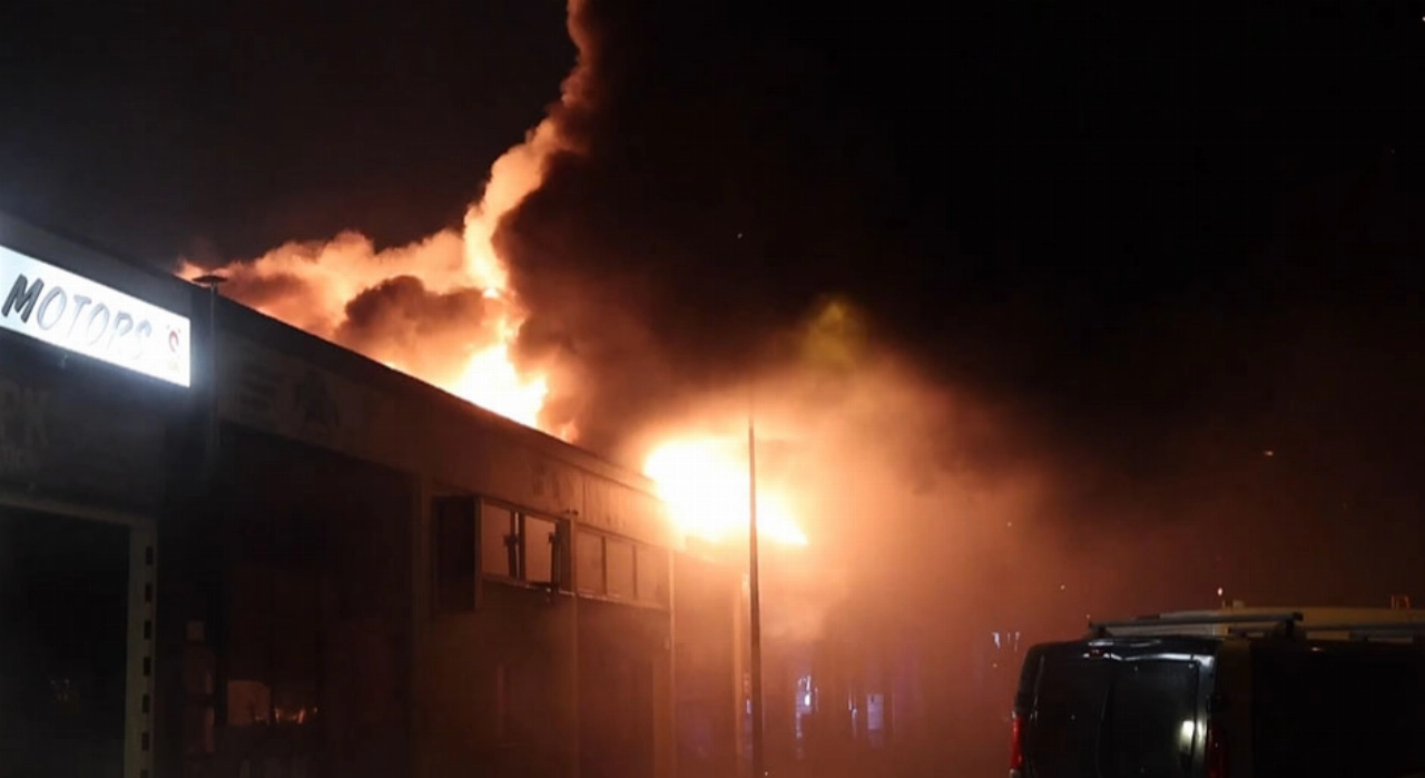 Zeer grote brand in de Van Gijnstraat in Rijswijk