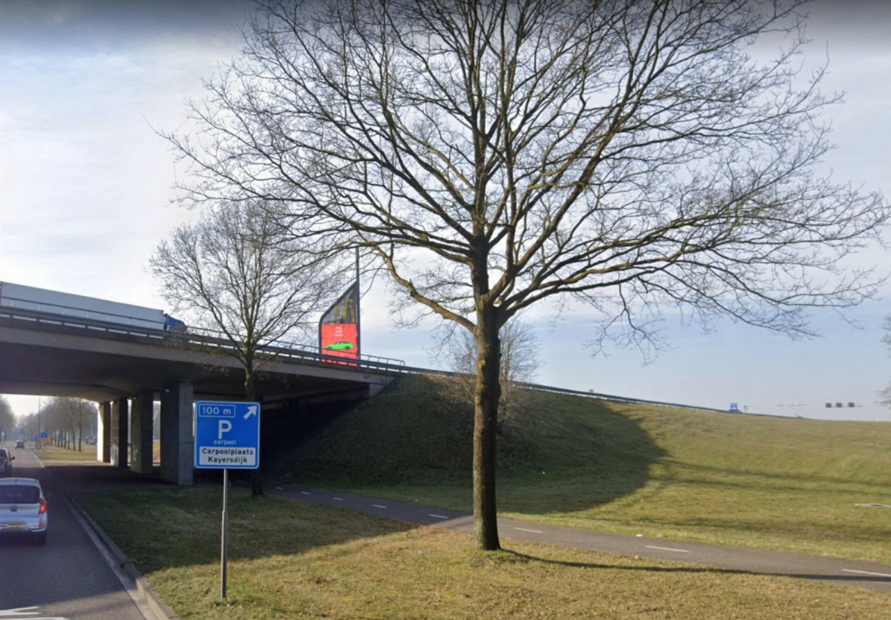 Man liftend op A1 nadat zijn vriendin hem uit de auto zet