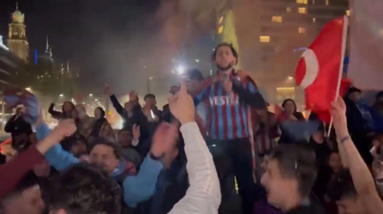 Groot feest op Hofplein na behalen landskampioen Turkse Trabzonspor