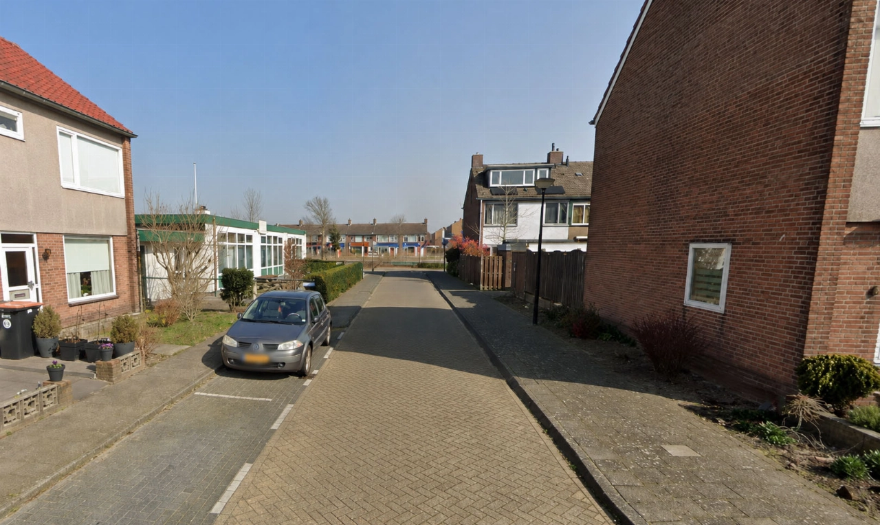 Straat afgezet na gaslekkage, brandweer zet specialistische teams in