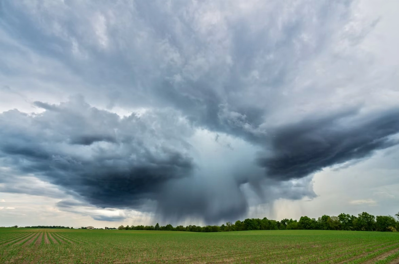 Code Geel om stevige onweersbuien met hagel en windstoten