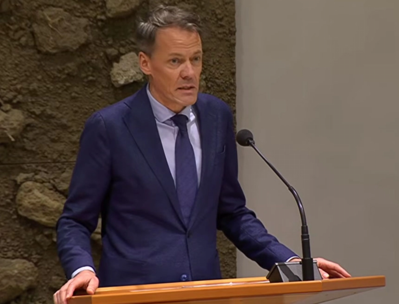 CDA-Kamerlid Tijs van den Brink aangereden op de fiets: 'Naar omstandigheden goed vanaf gekomen'