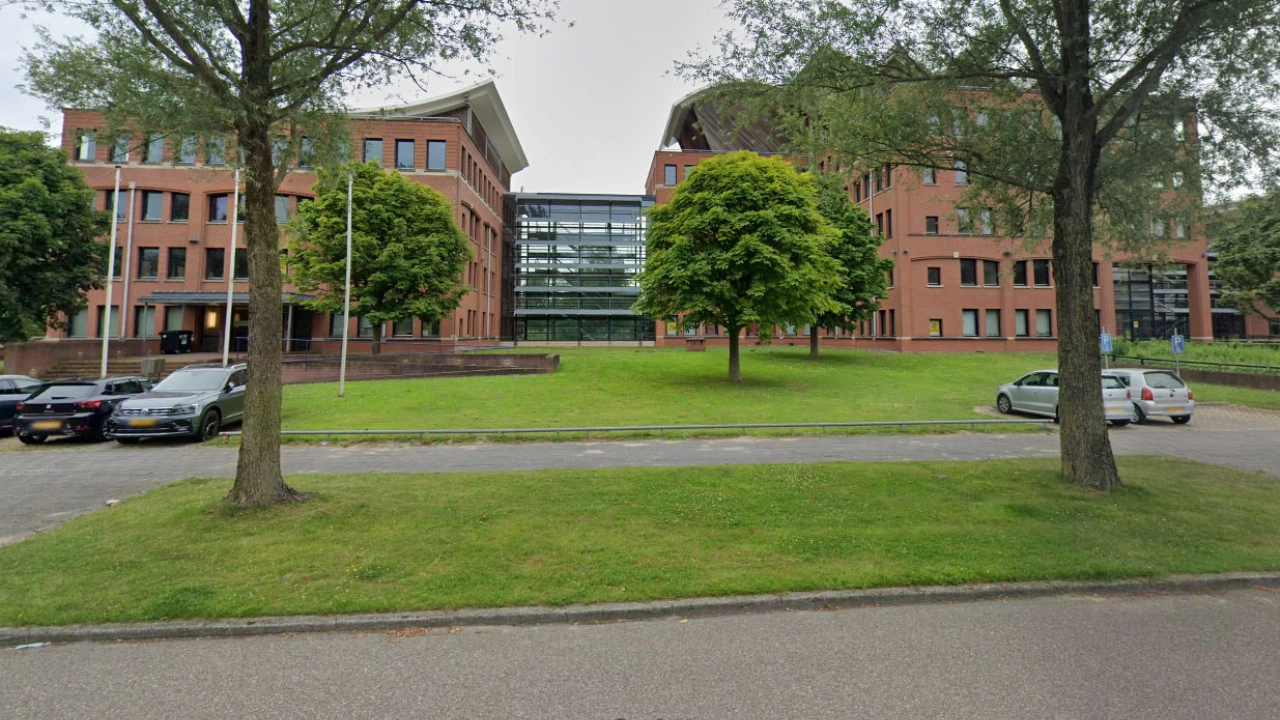 Gewonde na steekpartij bij asielzoekerscentrum, politie doet onderzoek