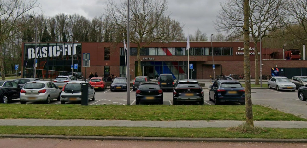 Zwembad en sportschool ontruimd na brand in ventilatiemotor