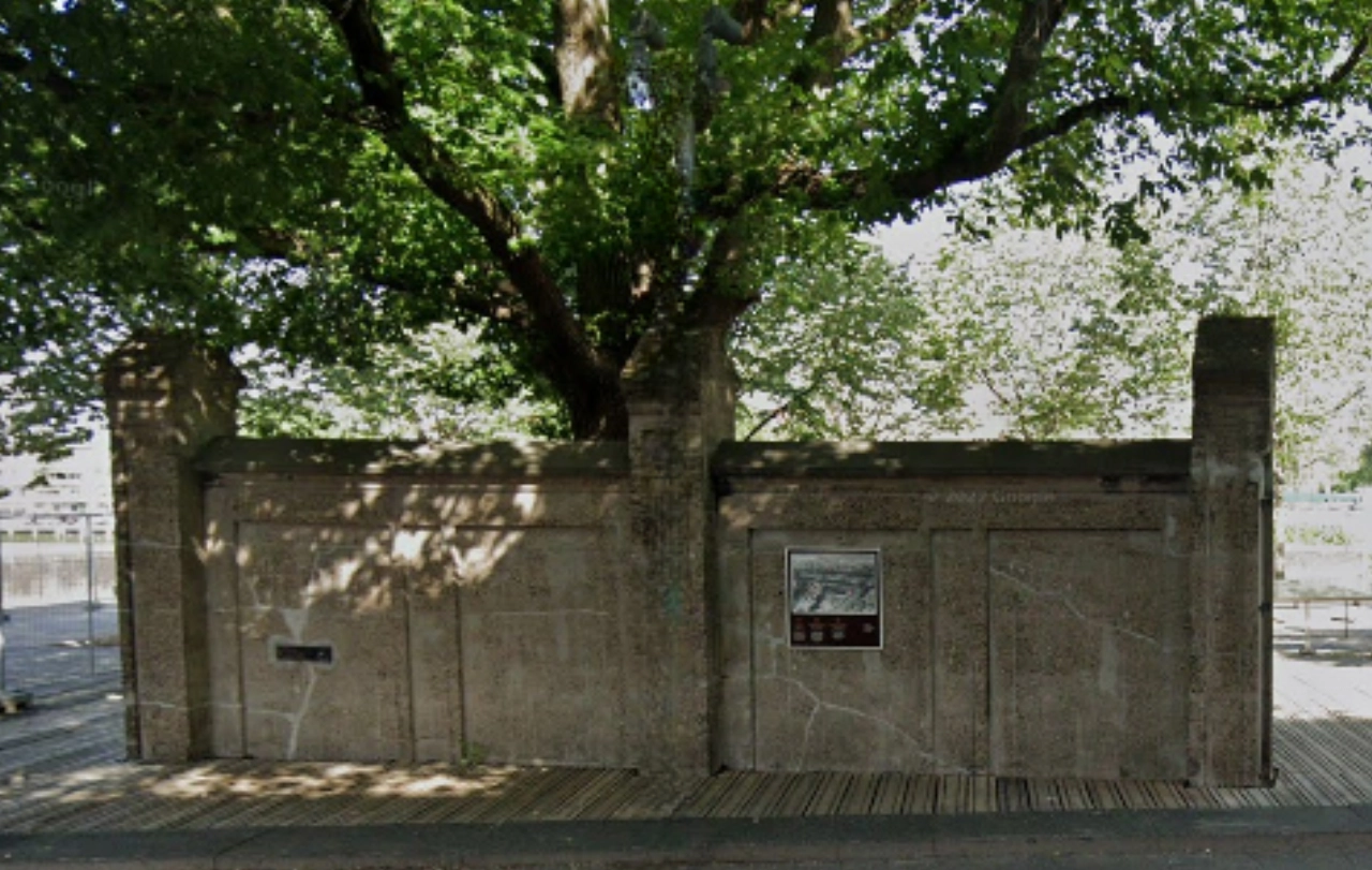 Herdenking gedeporteerde Joden verstoord tijdens toespraak ambassadeur