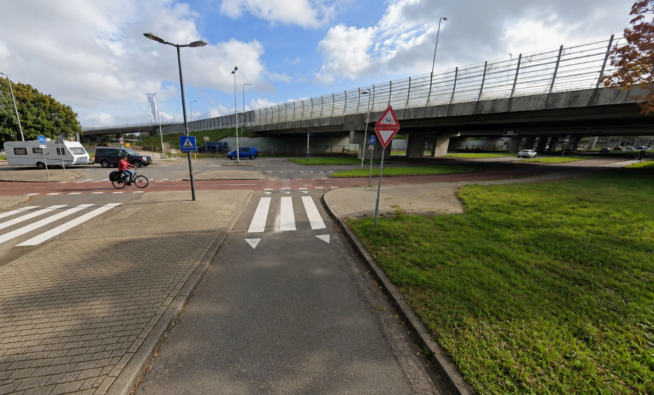 Fietser gewond na botsing met motor op druk kruispunt