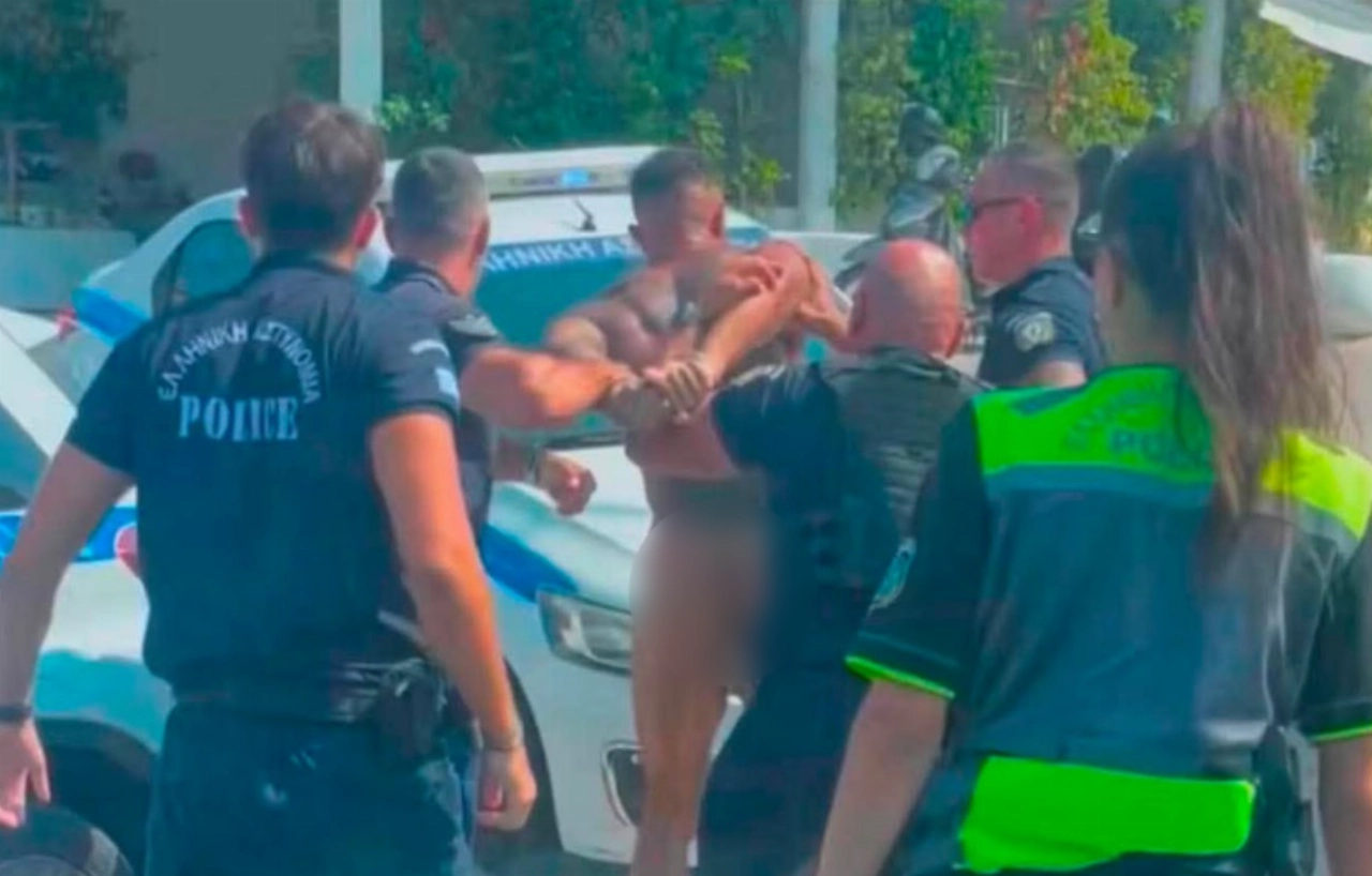 Nederlandse modemiljonair poedelnaakt gearresteerd op Mykonos