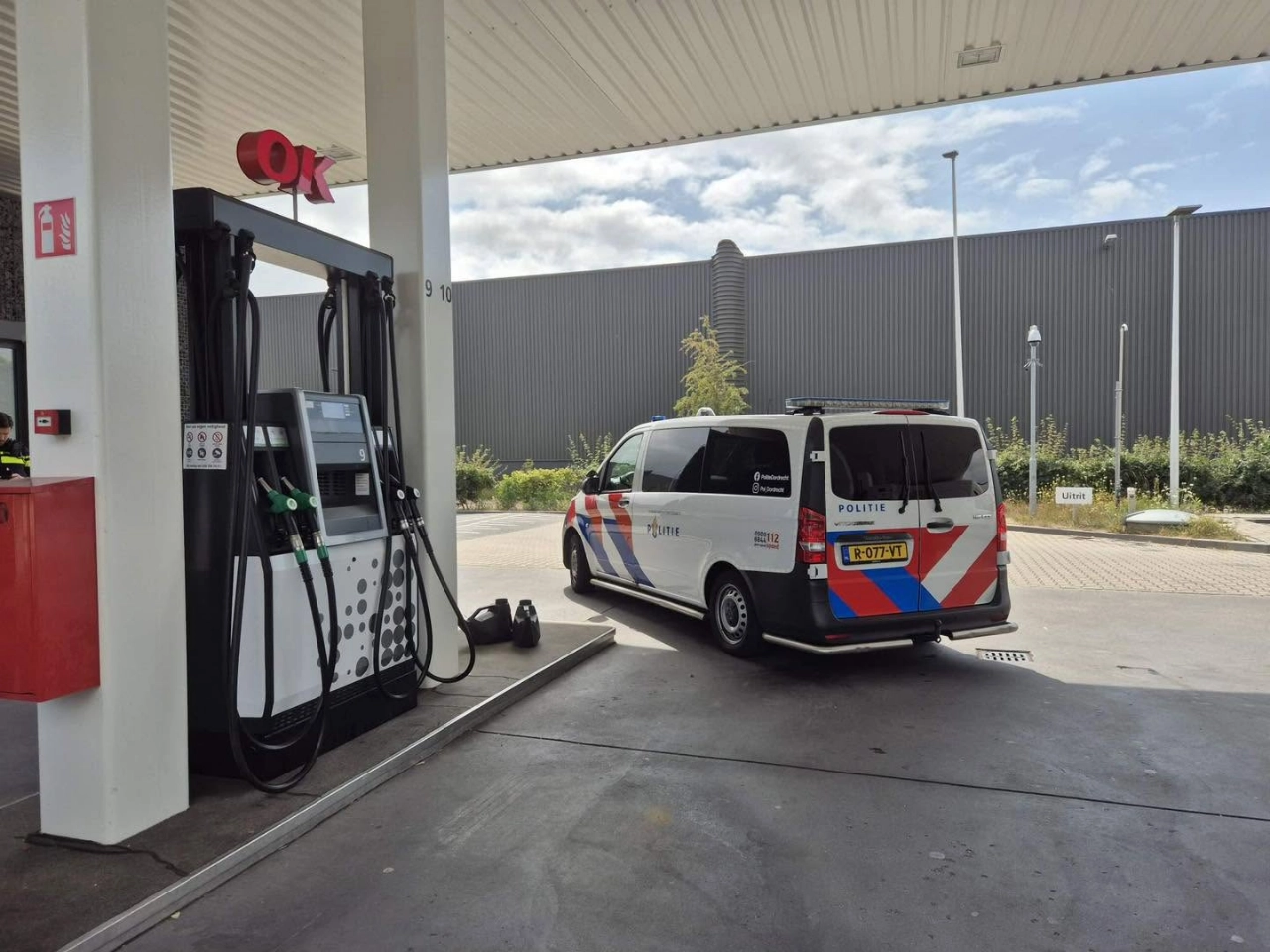Man probeert tankstation in de fik te steken