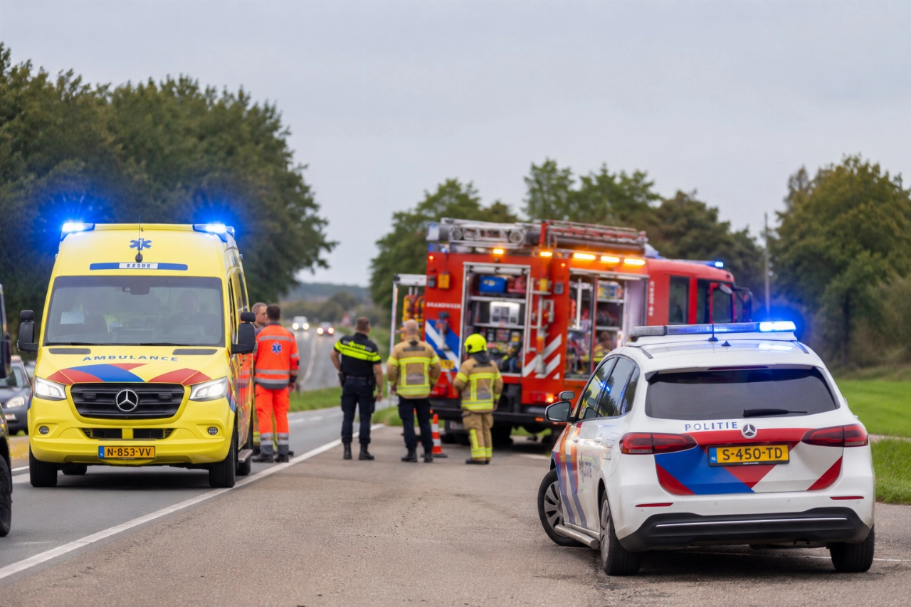 Bestuurder zwaargewond bij botsing met drie voertuigen