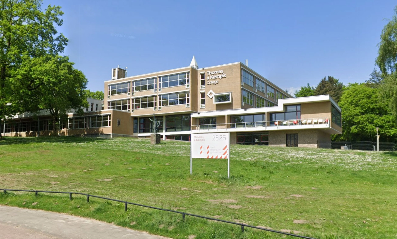 Brand op dak van school