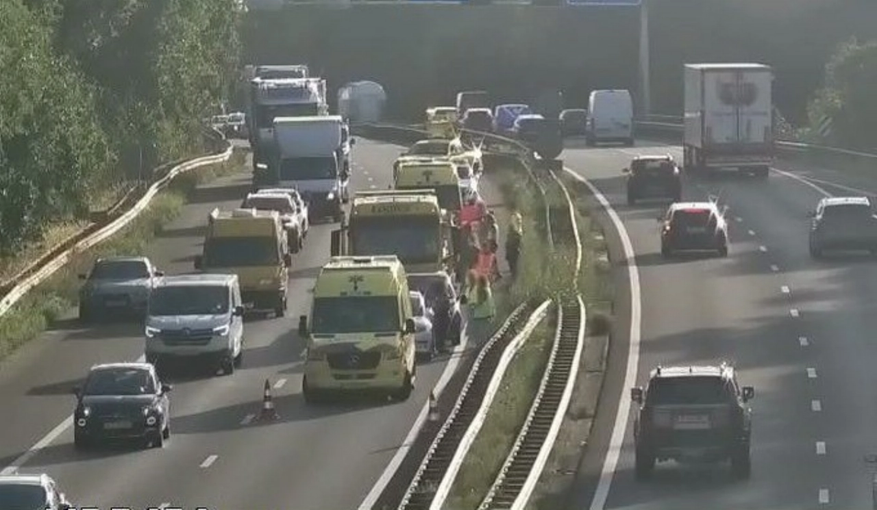 Vijf voertuigen betrokken bij ongeval op A67, lange file richting Eindhoven