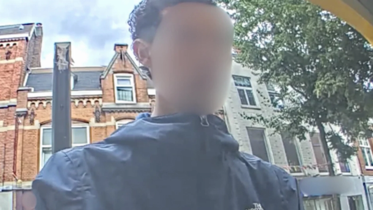Oplichter koopt dure iPhone met pinpas van overleden vrouw