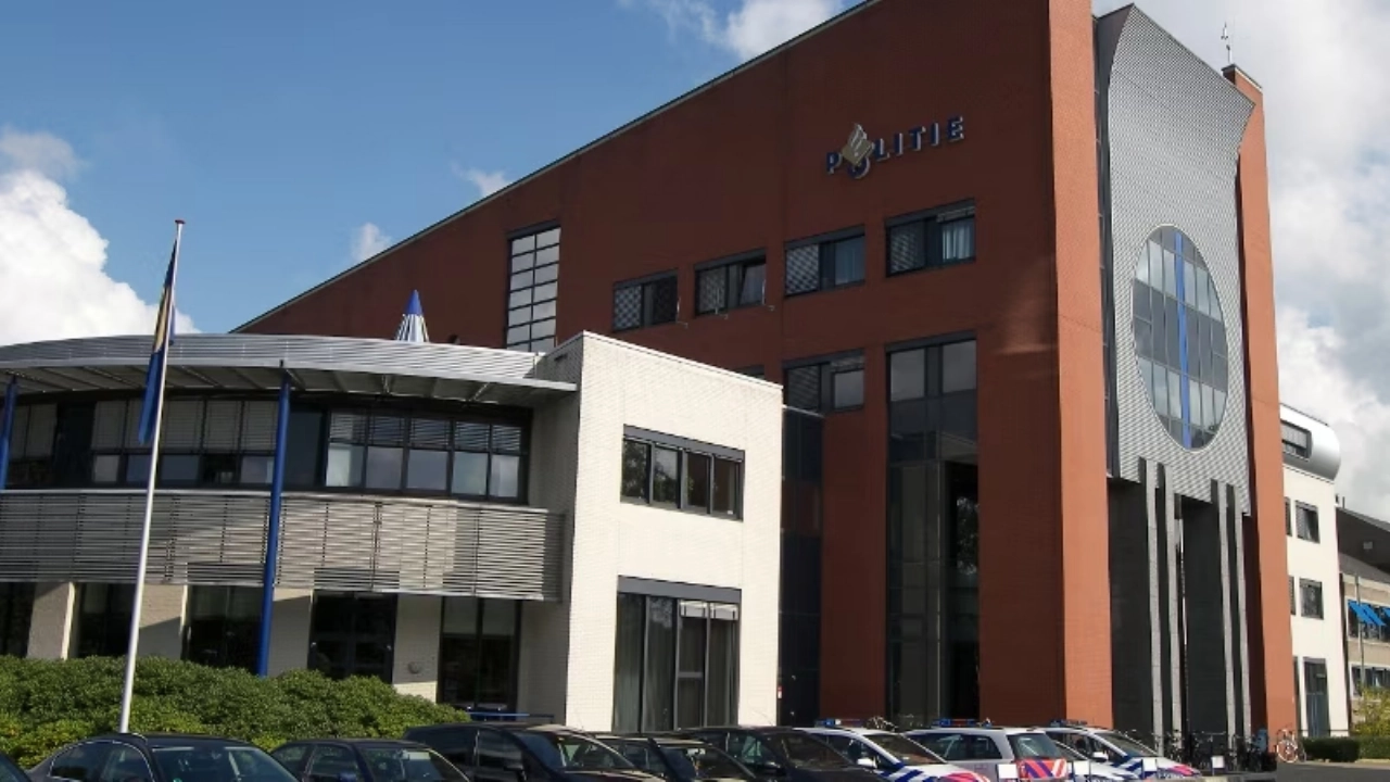 Politie schaalt onderzoek dode vrouw langs Maas op, identiteit inmiddels bekend