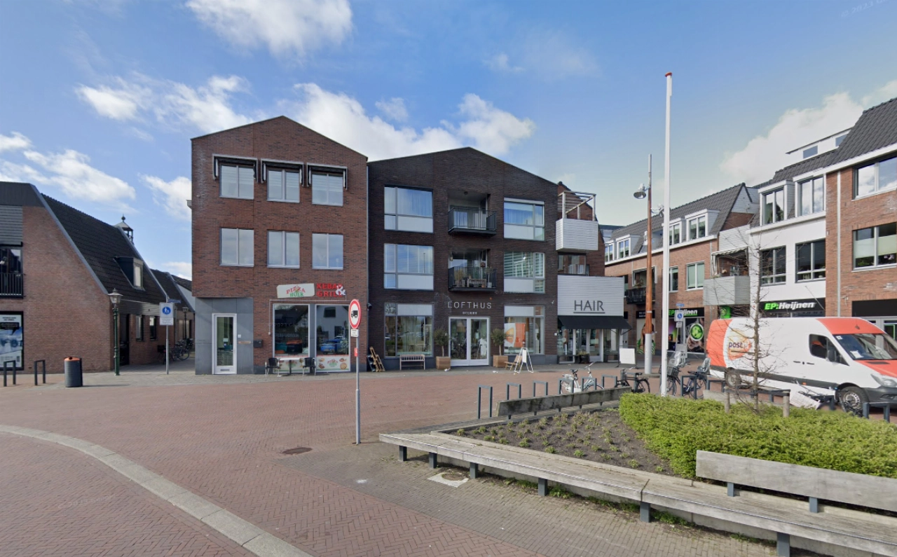 Politie schiet man neer in centrum Bunschoten, volgens getuigen had hij een bijl