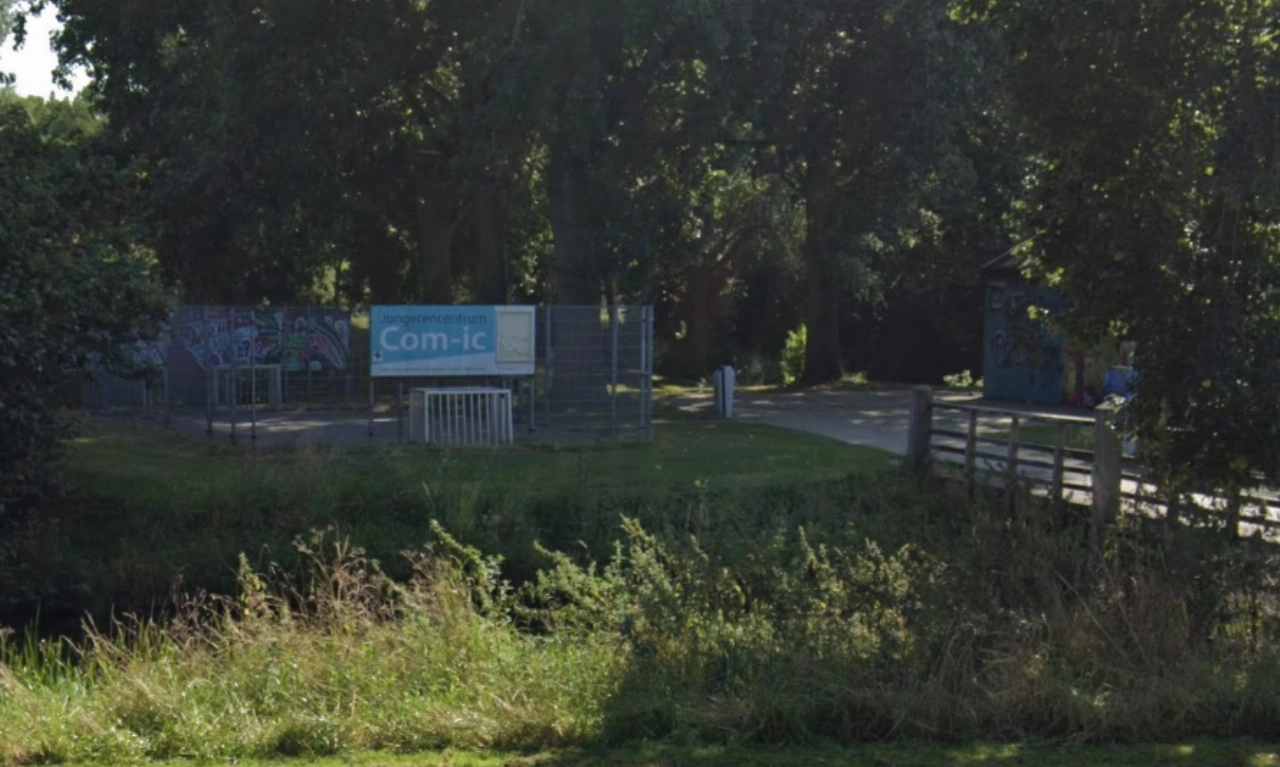 Twee mensen gewond naar het ziekenhuis na geweld bij jongerencentrum