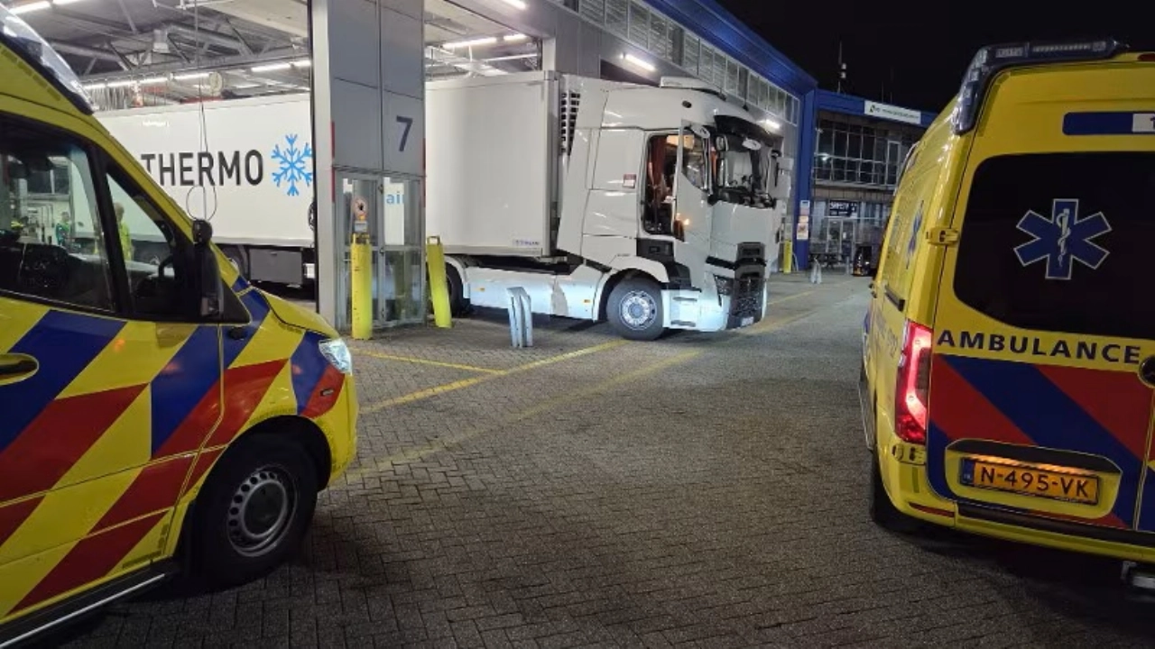 Vijftien illegale migranten gevonden in vrachtwagen, vijf probeerden al eerder Engeland te bereiken