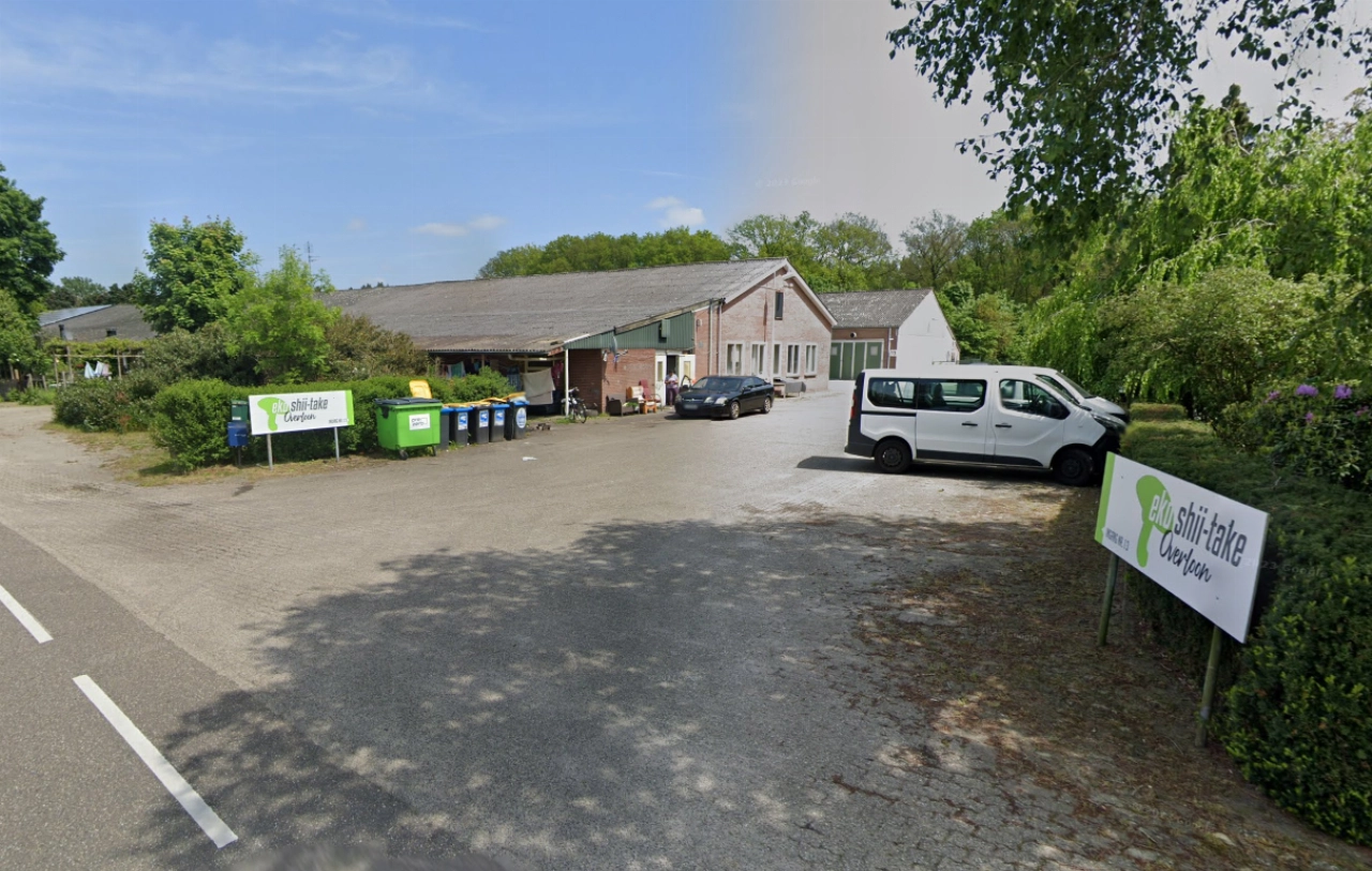 Grote brand in loods van champignonkwekerij in Overloon
