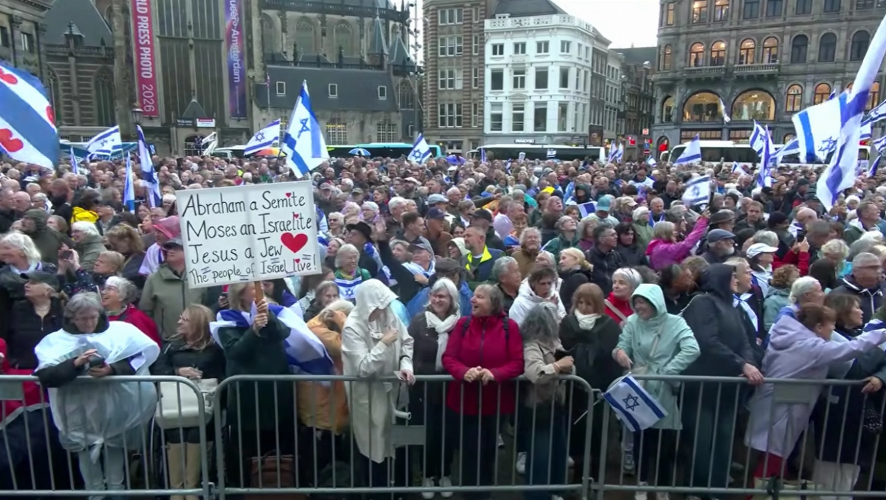 Grote Israëlmanifestatie op de Dam, meerdere pro-Palestijnse betogers aangehouden