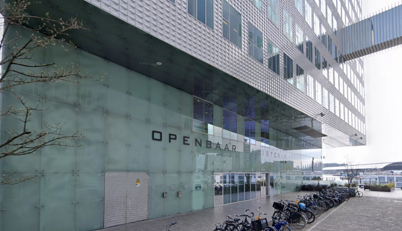 Justitiegebouw Amsterdam ontruimd om verdacht pakketje, EOD en specialistische teams ingezet