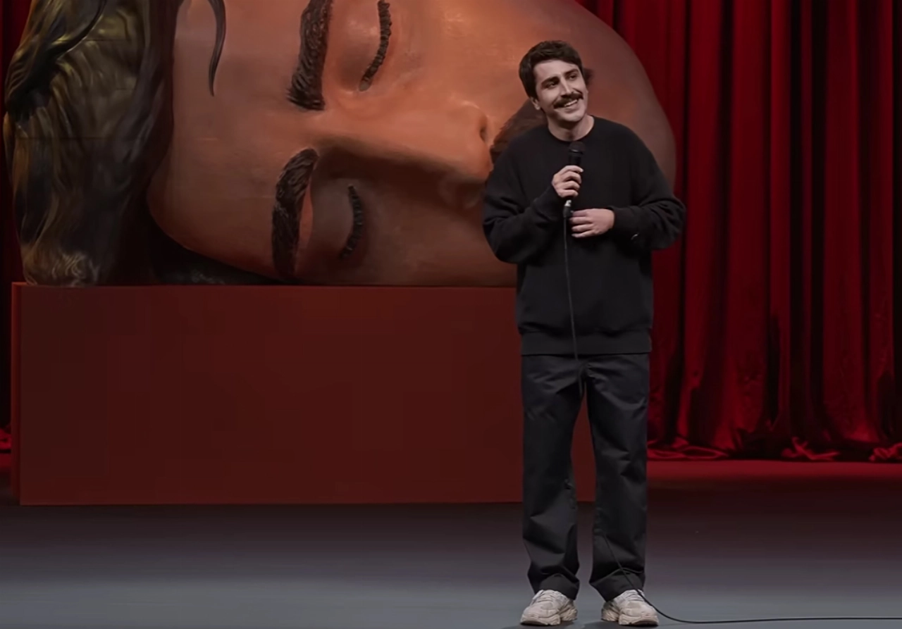 Turkse komiek Deniz Göktaş krijgt celstraf na show met grappen over Erdoğan