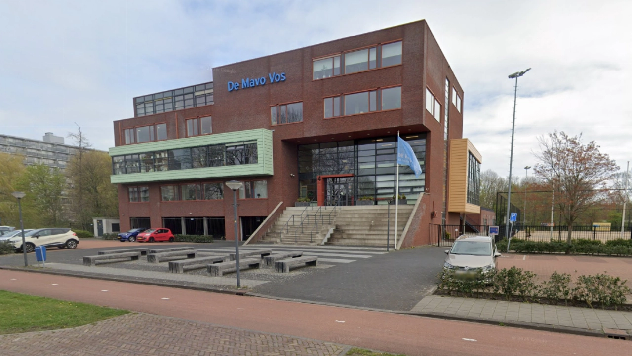 Jongen (17) uit Schiedam aangehouden na dreiging bij Mavo Vos in Vlaardingen