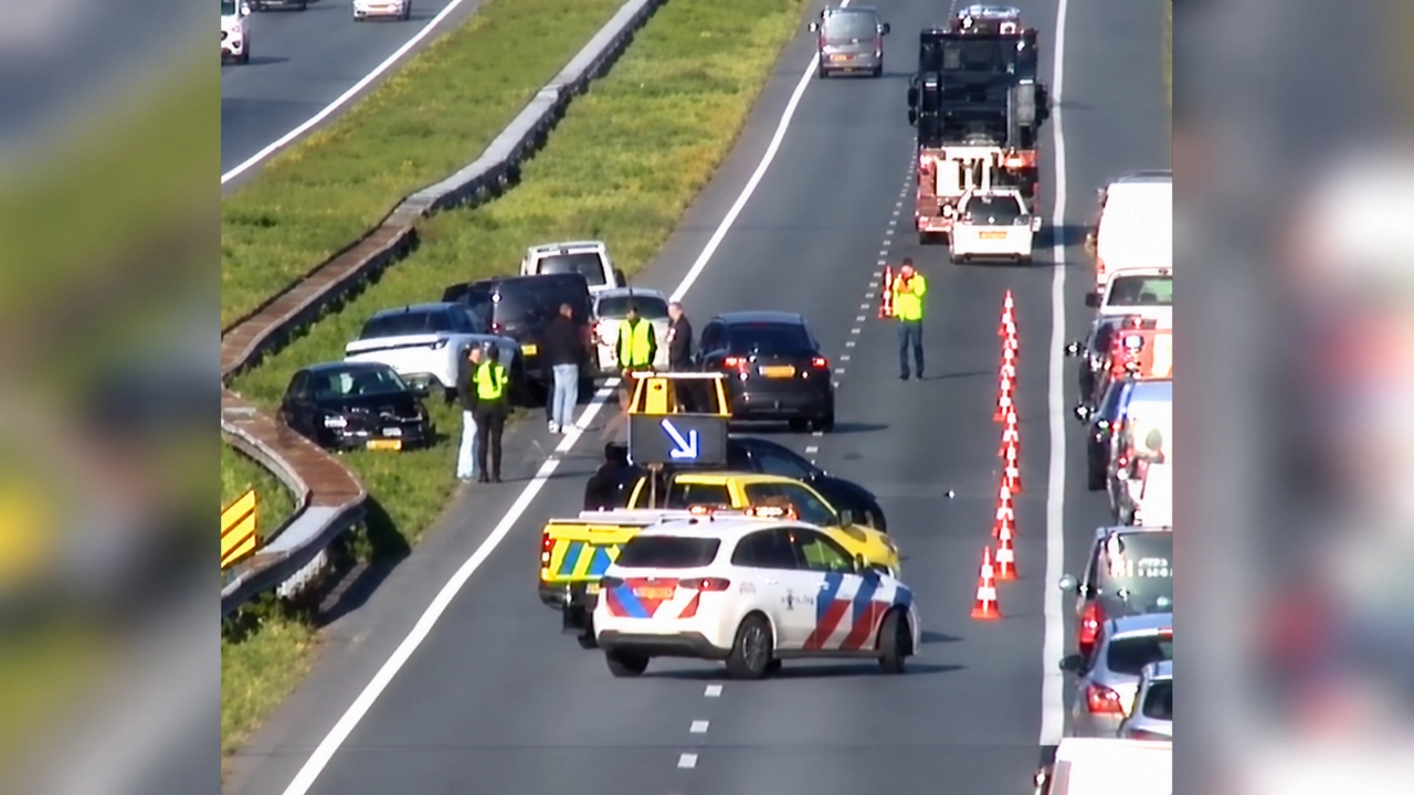 A7 richting Hoorn deels heropend na ongeval met meerdere voertuigen