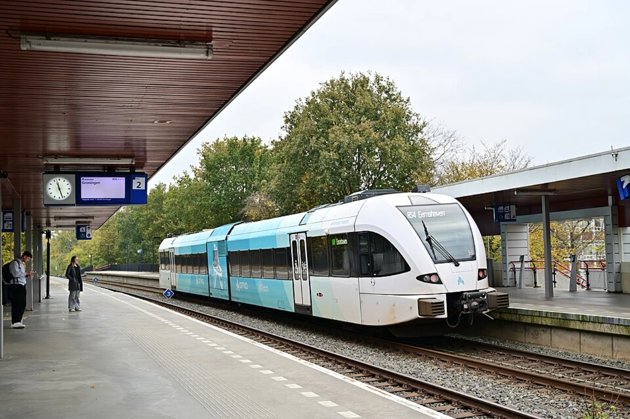 Vrouw bevalt in gangpad van rijdende trein in Groningen