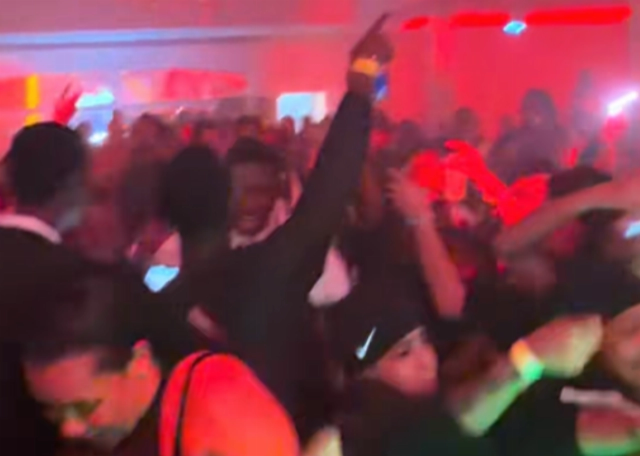 Vrouw zwaargewond na klap op hoofd tijdens feest in Amsterdam