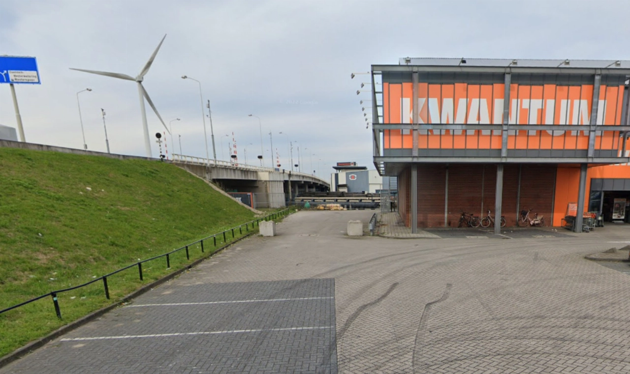 Automobilist met vijfjarig neefje beroofd van Mercedes in Zaandam