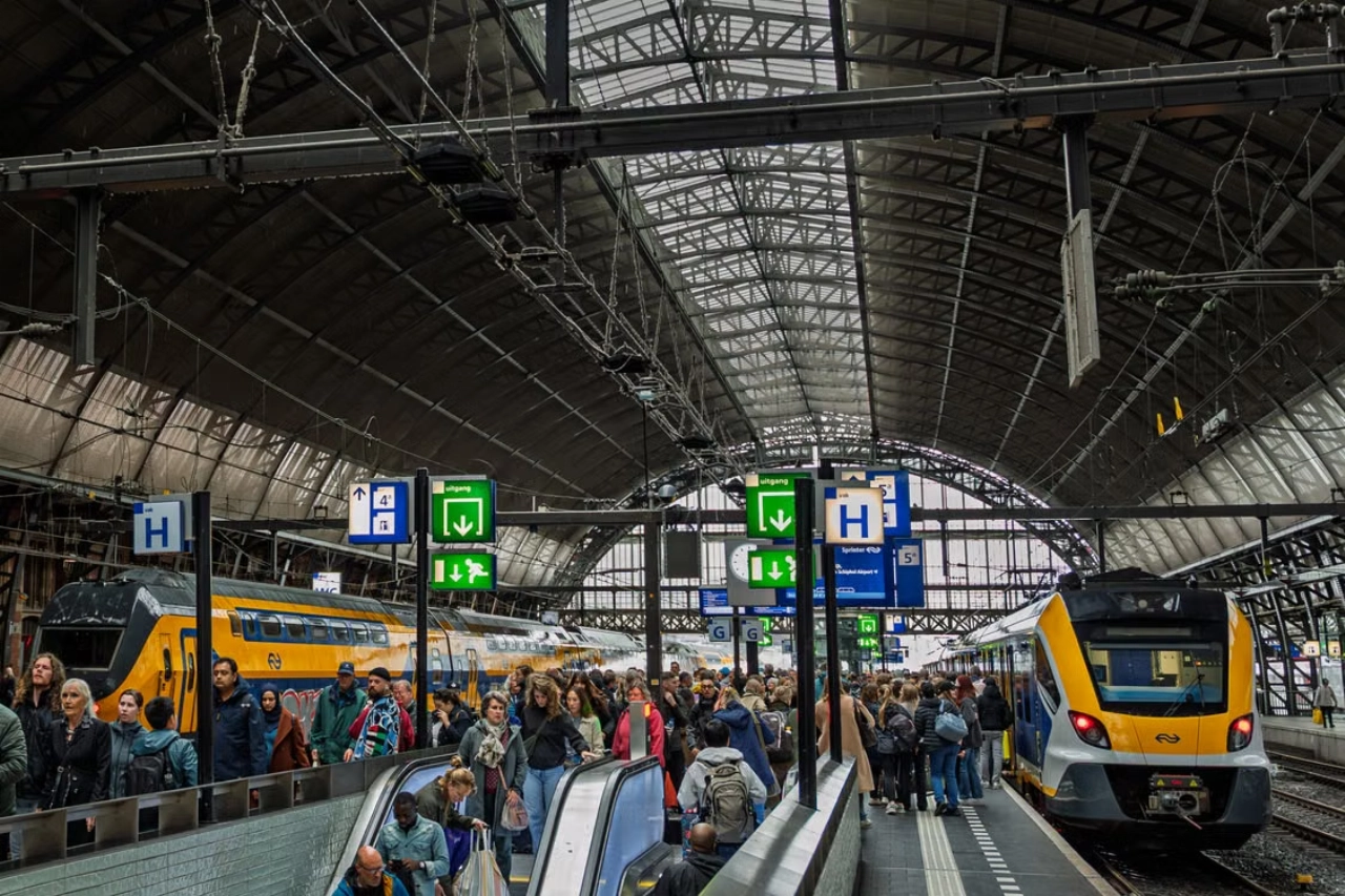 Geen treinen op Amsterdam Centraal, ook zondag en maandag hinder