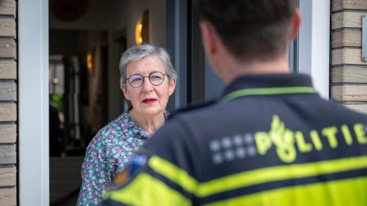 Buren steken stokje voor babbeltruc bij ouder stel in Nijkerk
