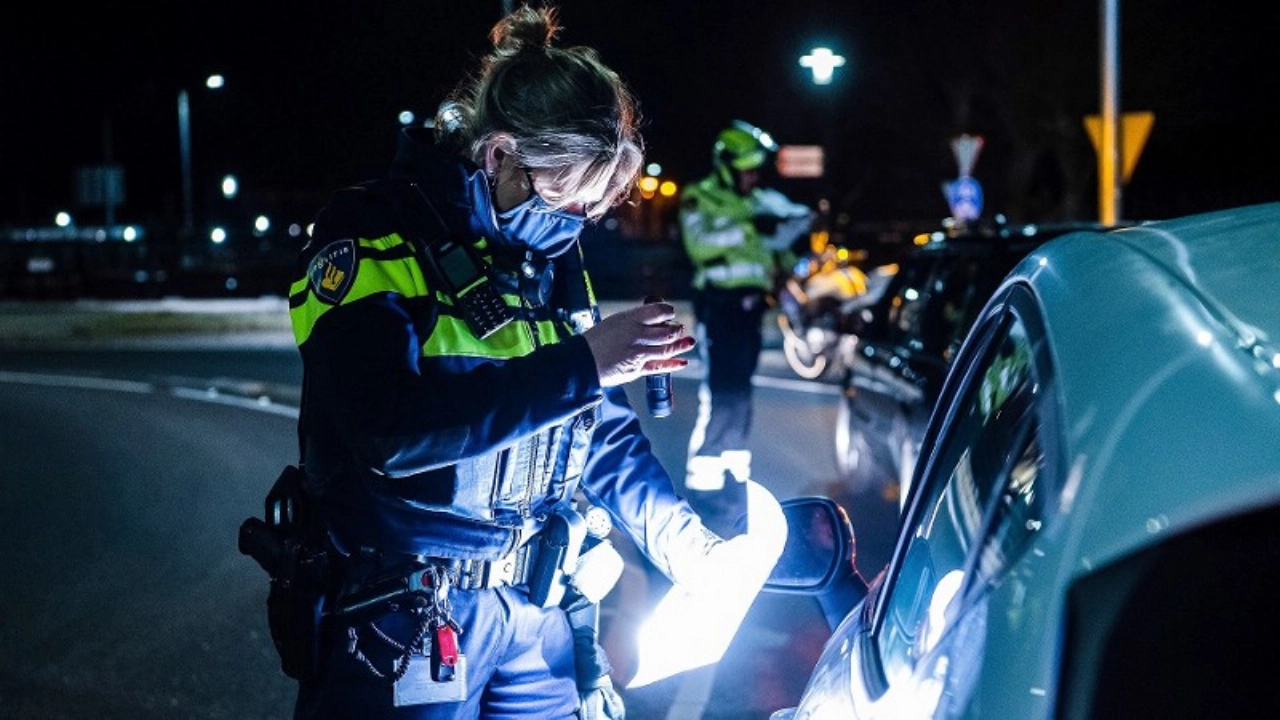 'Slome Sjakie' loopt tegen de lamp