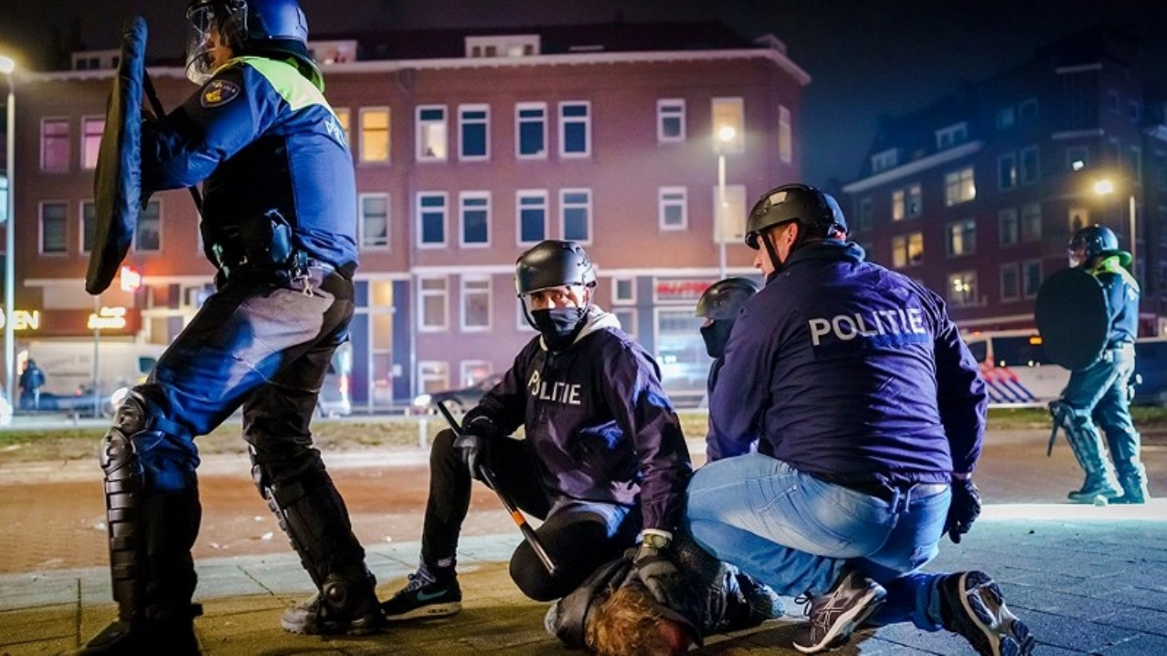 Twee mannen (18 en 19) aangehouden voor neerschieten man in winkelcentrum