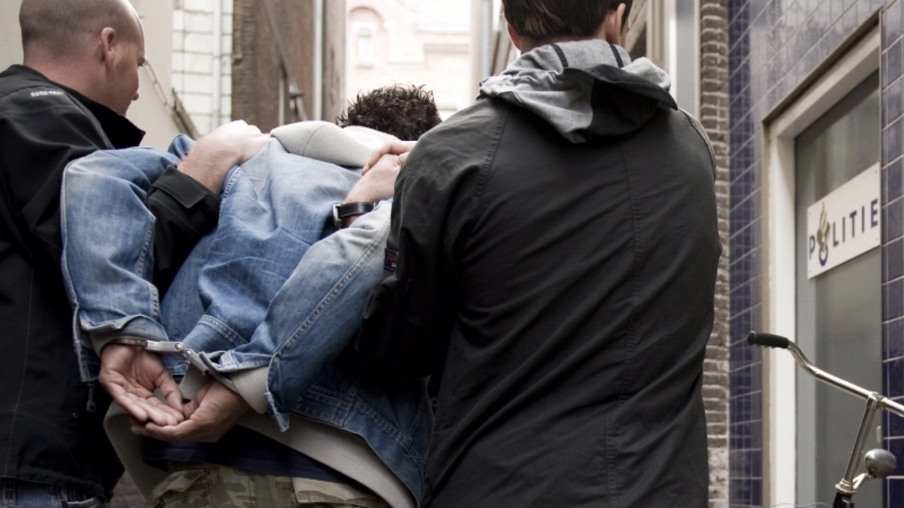 Man aangehouden na neersteken medewerker snackbar