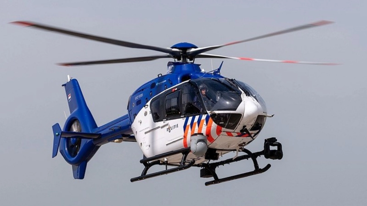 Vuilniswagen rijdt vrouw op fiets aan, vrouw ernstig gewond naar ziekenhuis