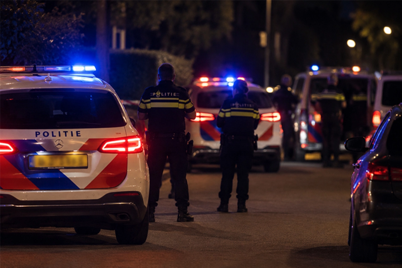 Politie zet Nijmeegse wijk af na melding over mogelijke schoten