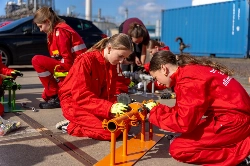 Shell Pernis verwelkomt 50 meiden tijdens Girls’ Day 2026