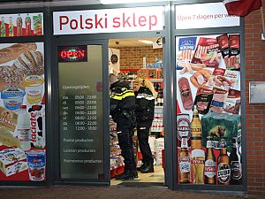 Burgemeester Vlaardingen sluit Poolse supermarkt