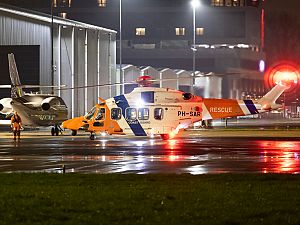 Kustwachthelikopter evacueert patiënt vanaf cruiseschip