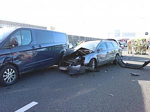 Ravage na ongeval met meerdere voertuigen op A20